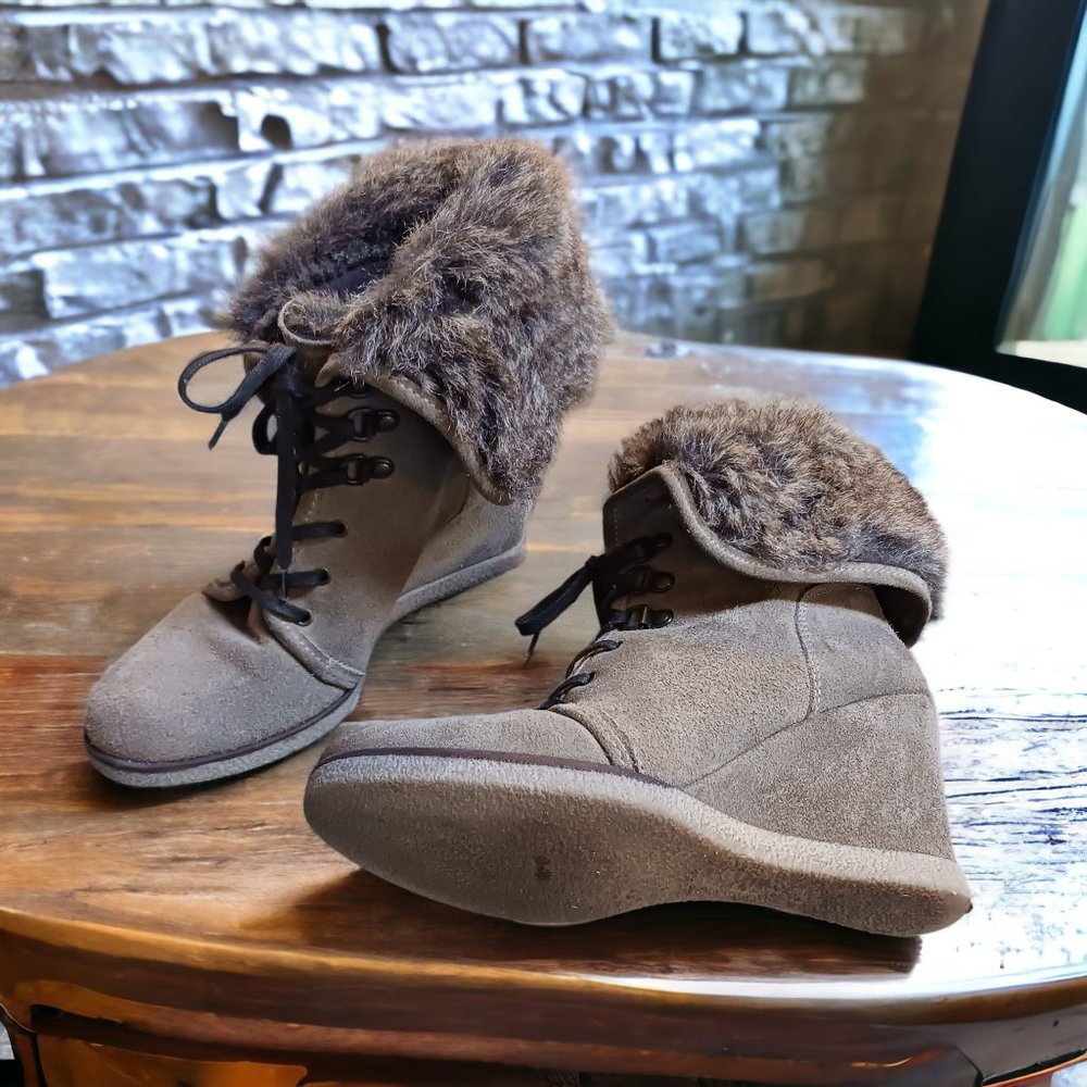 Pegabo Tan Suede Faux Fur Trimmed Lace Up Winter Boots  Size 6.5